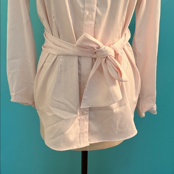 Untuckit Top - Picture 3 of 6